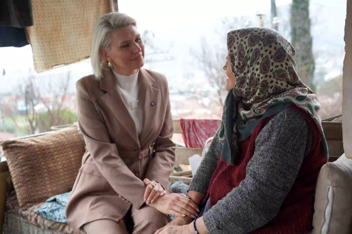 Hazırlanan sıcak yemekleri Başkan Subaşı evlere teslim etti