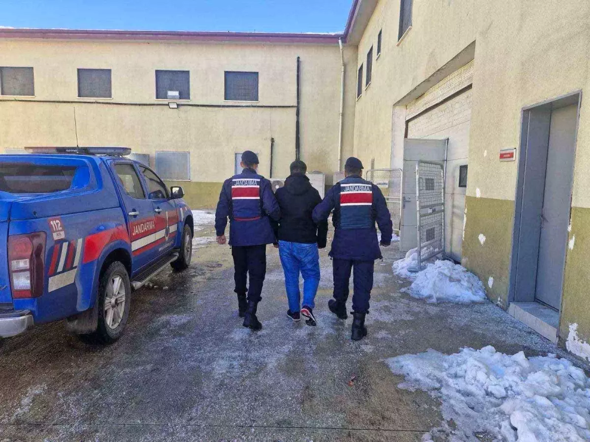 Hırsızlık Suçundan Aranan Şahıs Yakalandı