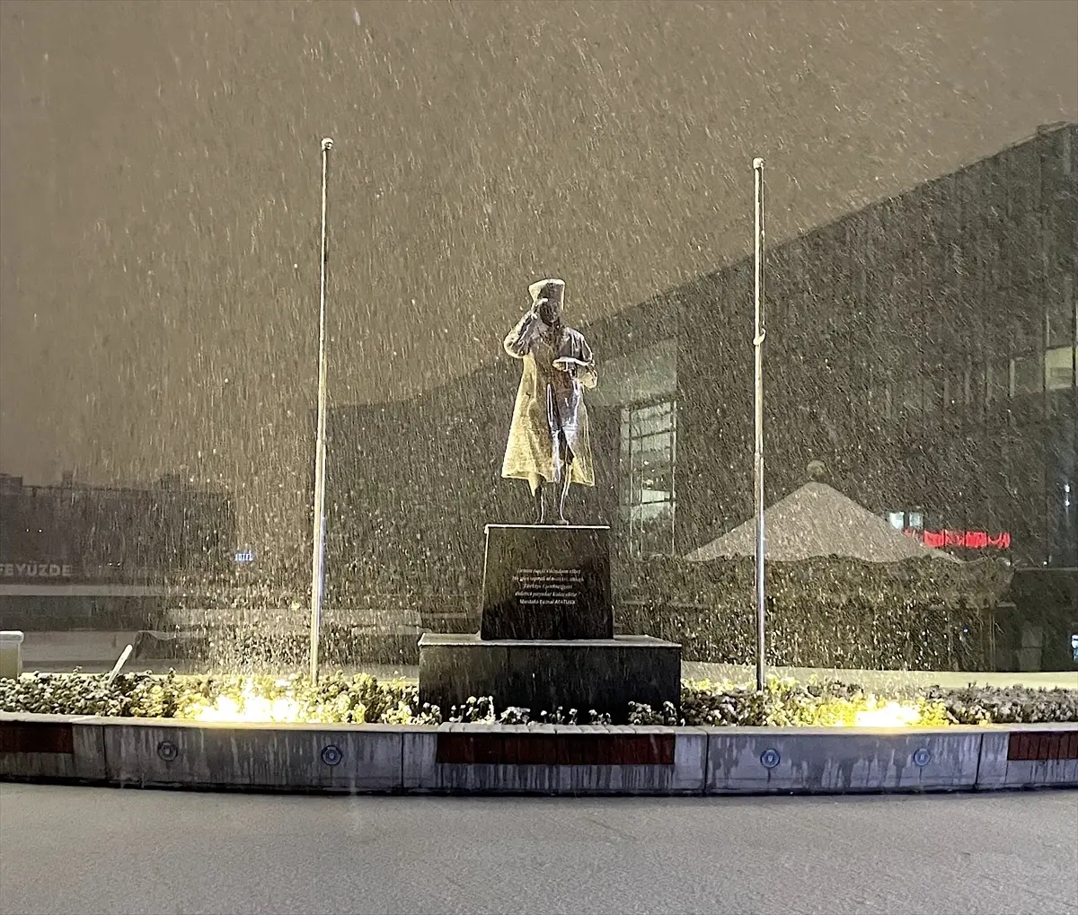 Bursa\'da Kar Yağışı Etkili