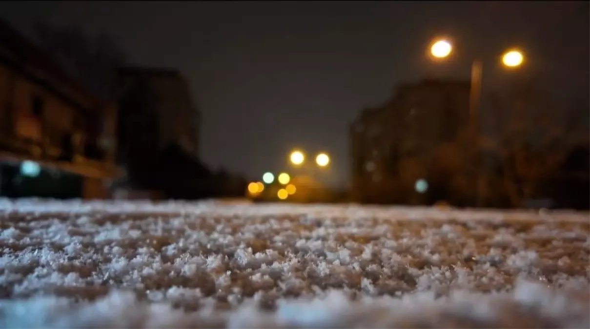 İstanbul\'da Kar Yağışı Etkili Oldu