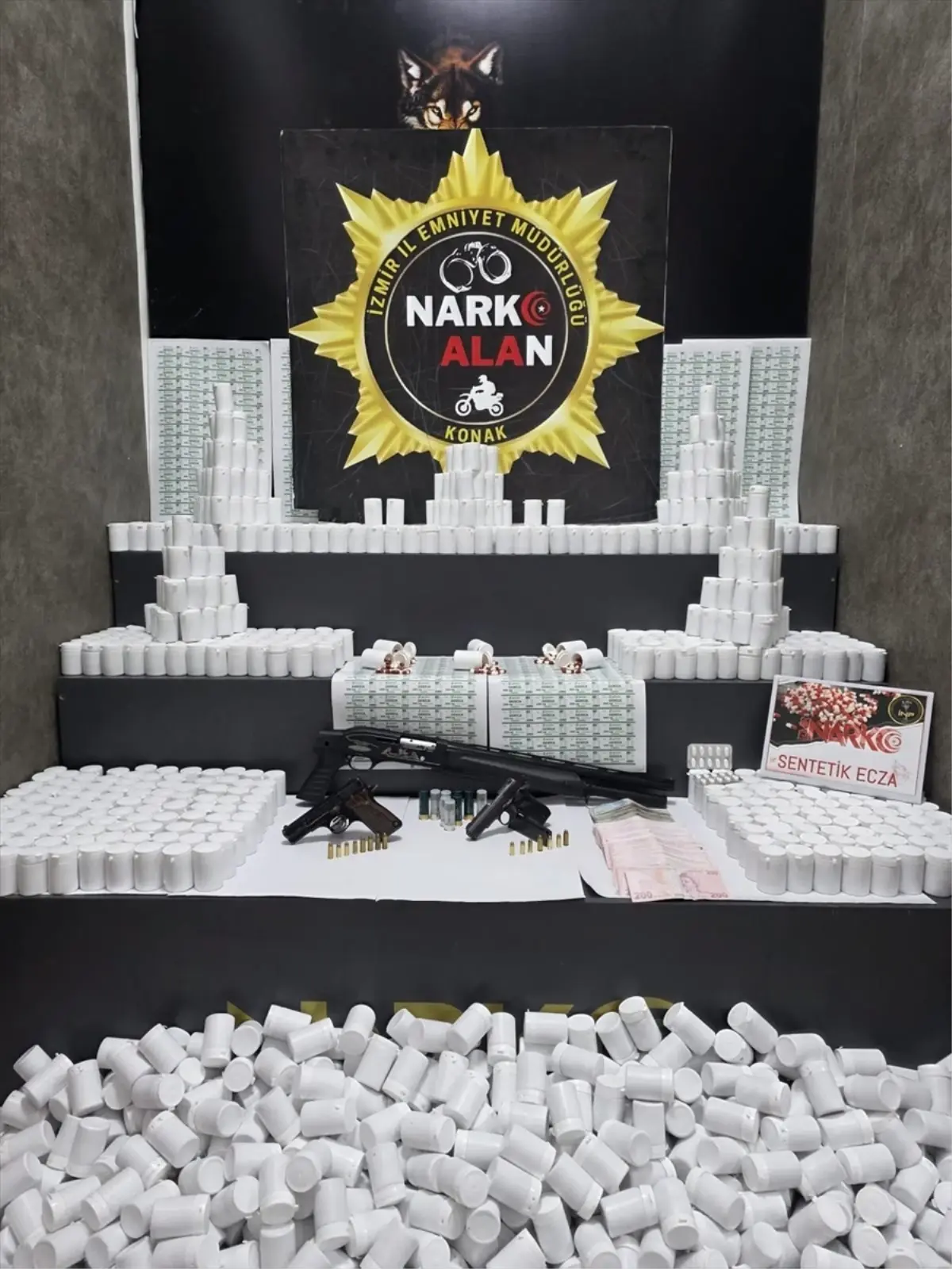Bergama\'da 8 Bin Uyuşturucu Hap Ele Geçirildi