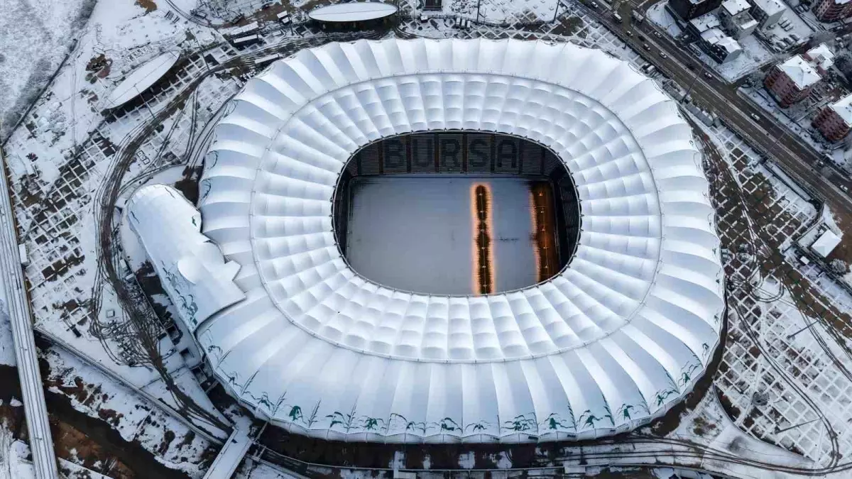 Bursa\'da Timsah Arena Kartpostallık Görüntülerle Beyaza Büründü