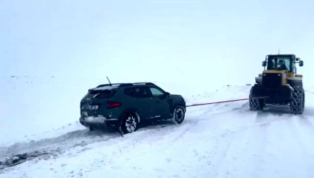 Kars\'ta Kar Yağışı Hayatı Olumsuz Etkiliyor