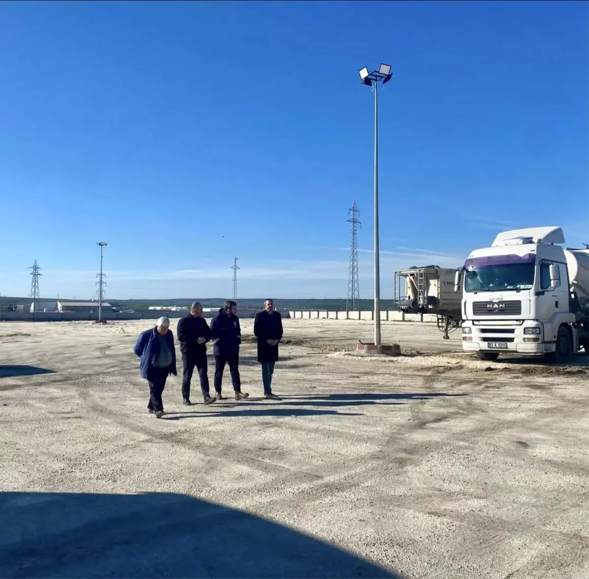 Kaymakam Özderin, yapımı devam eden Pınarhisar tır parkını inceledi