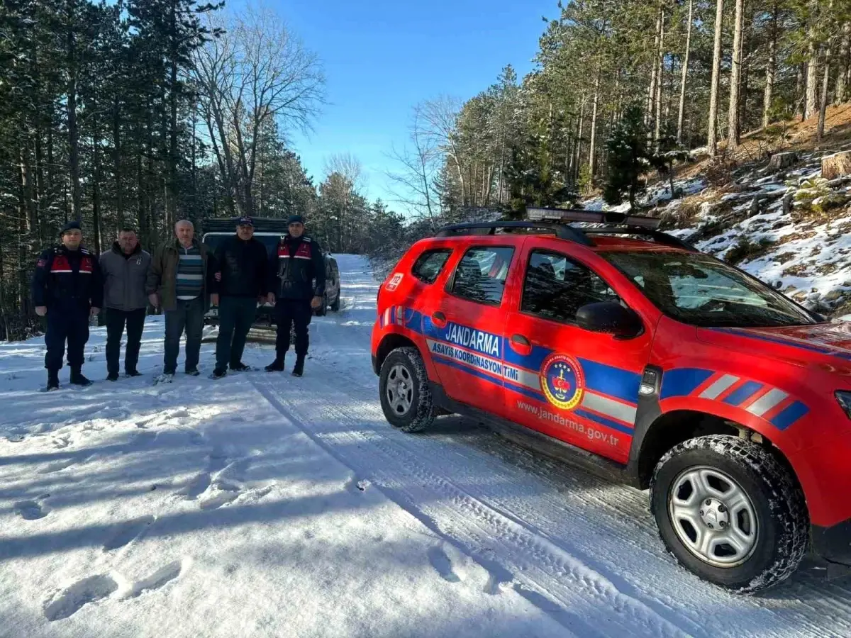 Kazdağları\'nda karda mahsur kalan 4 kişiyi jandarma kurtardı