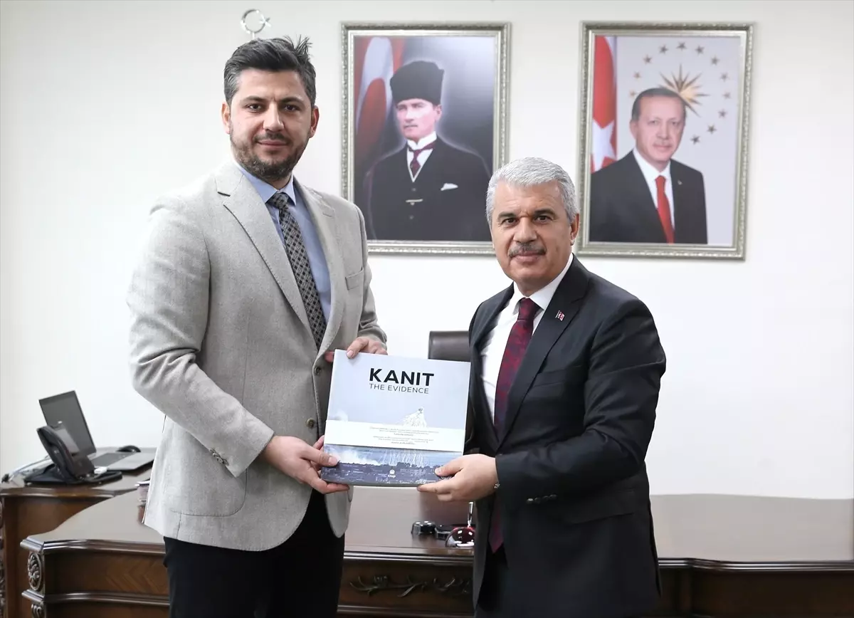 Vali Akın, Yılın Kareleri Oylamasında Tercihini Yaptı