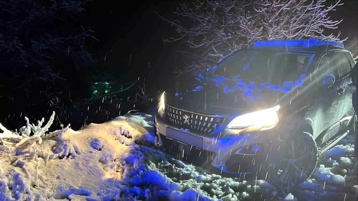 Köşk\'te kar yağışı nedeniyle mahsur kalan ailenin yardımına jandarma koştu