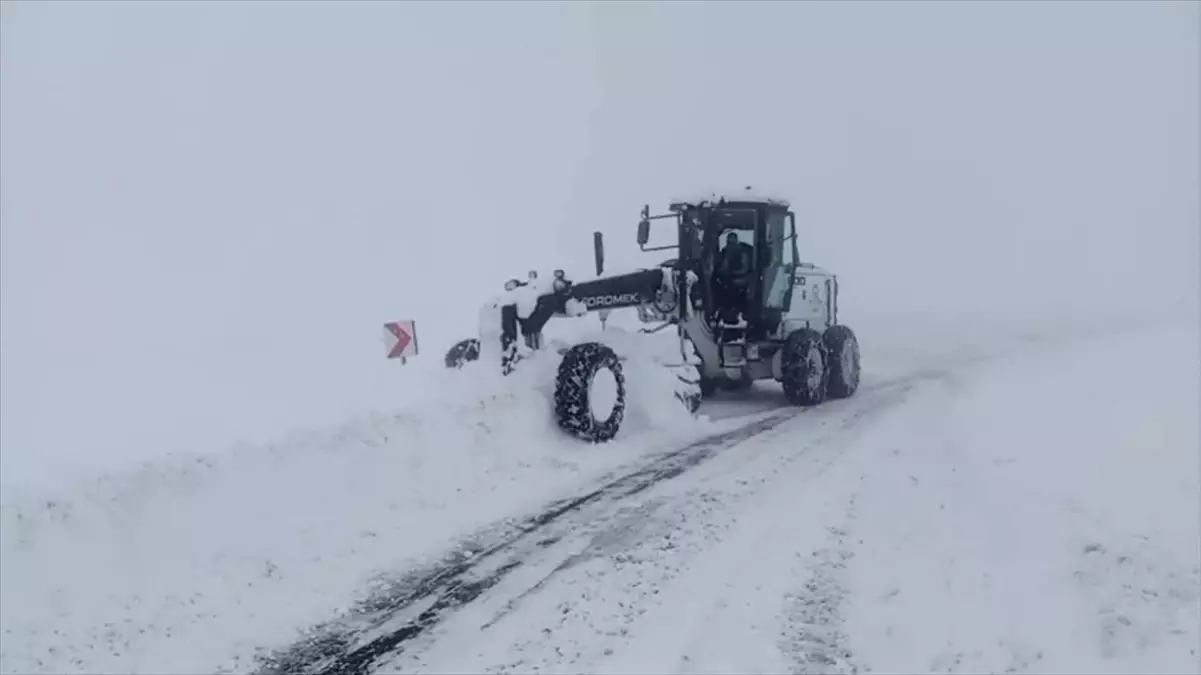 Malatya\'da Kar Nedeniyle Kapanan Yollar Açıldı