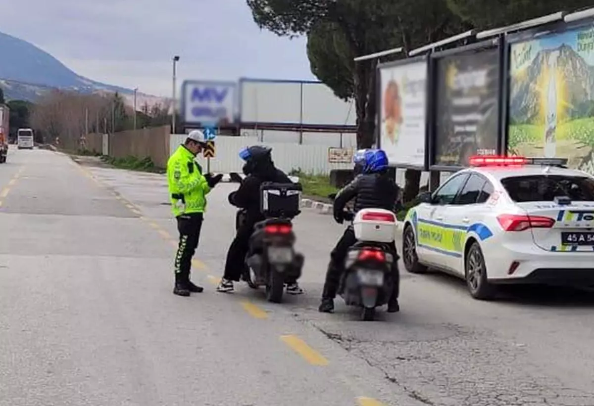 Manisa\'da Motosiklet Denetimi: 364 Sürücüye Ceza