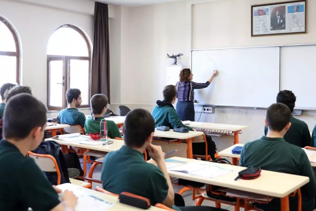 MEB 81 ile yazı gönderdi! Ortaokul ve liselerde yeni dönem başlıyor