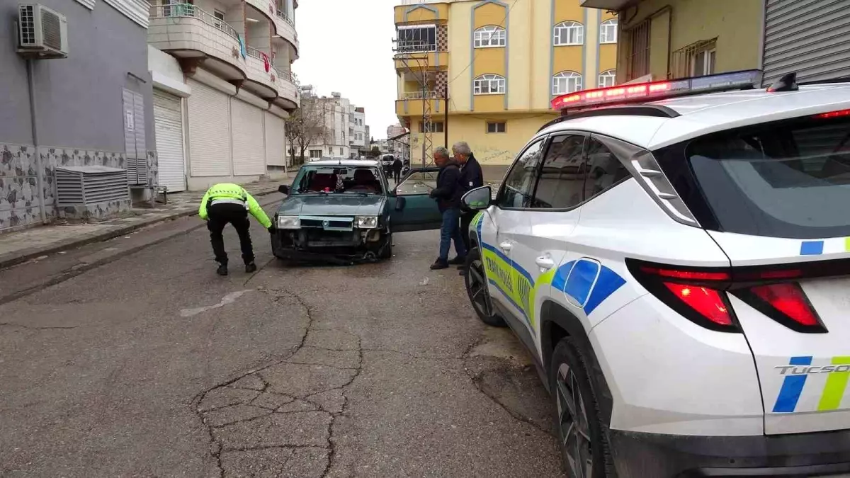 Kilis\'te Trafik Kazası: Motosiklet Sürücüsü ve Yolcu Yaralandı
