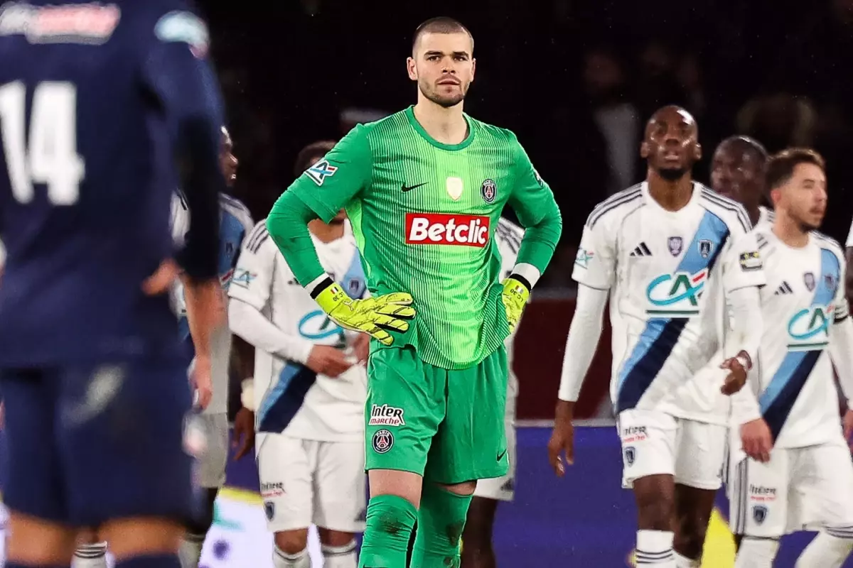 PSG\'ye Fransa Kupası\'nda büyük şok! 12 yıl sonra kabusu yaşadılar