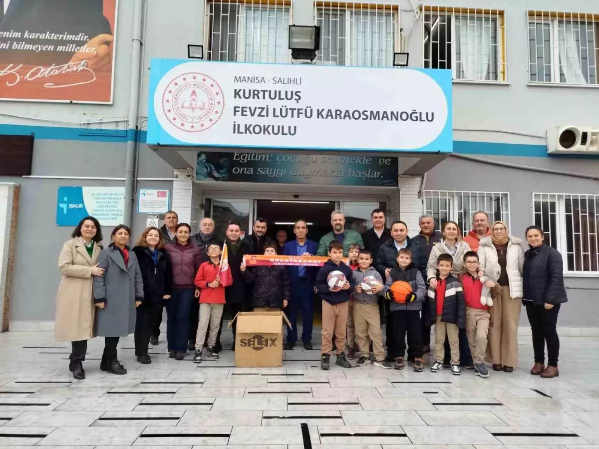 Galatasaray Taraftarından Okula Spor Desteği