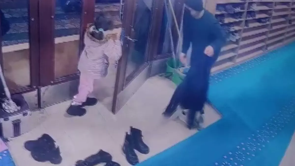 Cami Hırsızı Güvenlik Kamerasında