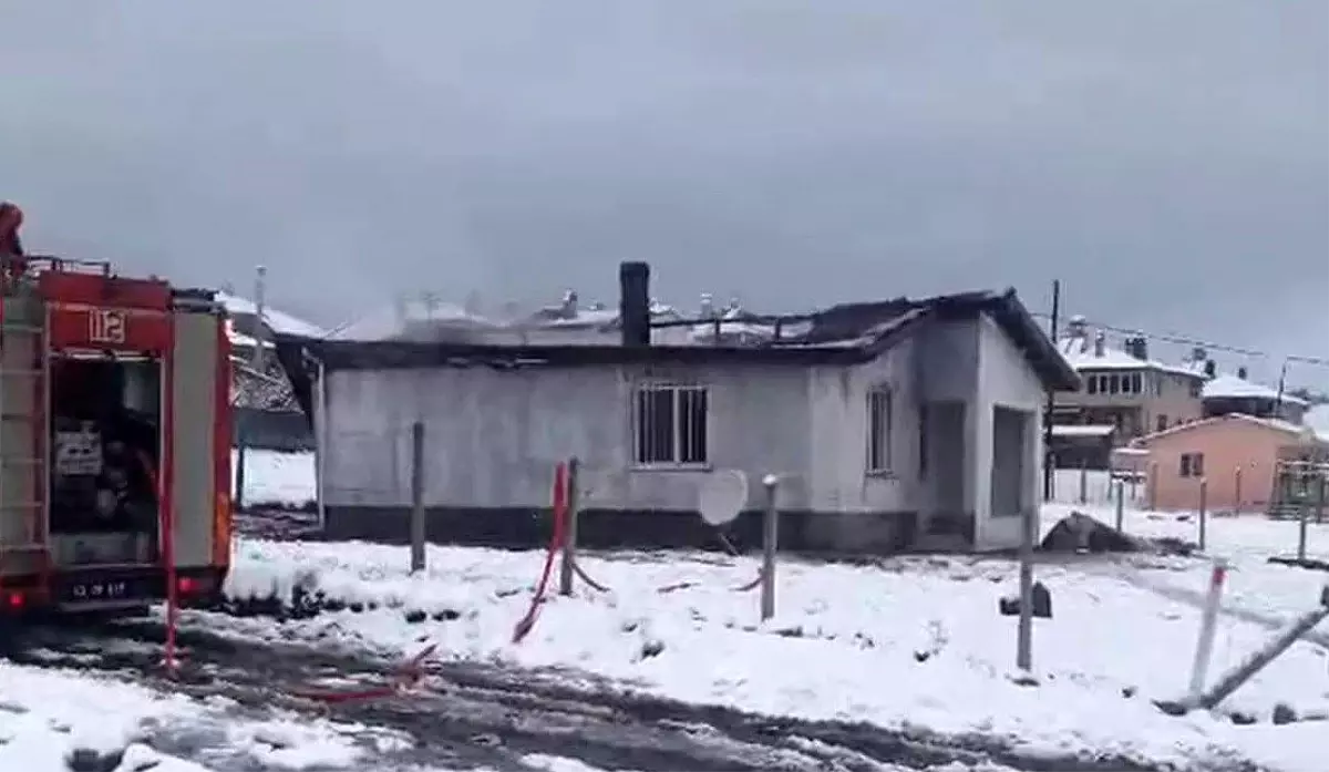 Tavşanlı\'deki ev yangını maddi hasarla atlatıldı