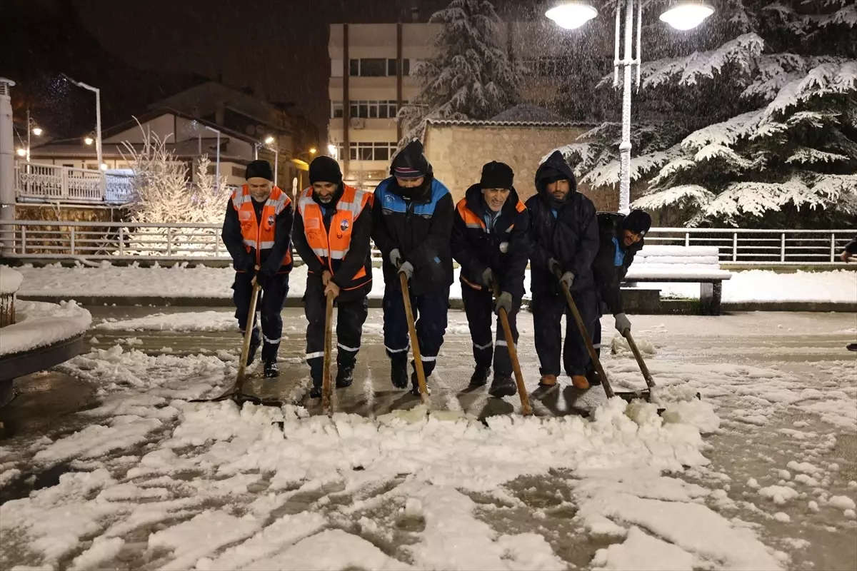 Tokat’ta Kar Mücadelesi Devam Ediyor