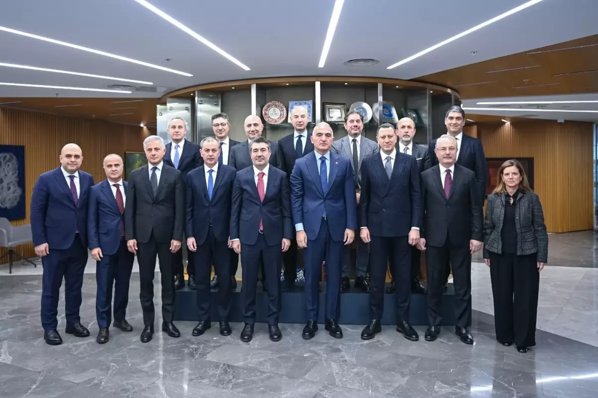 Turizm Gündemi, Bakan Ersoy ve Bankalar Birliği ile Masaya Yatırıldı