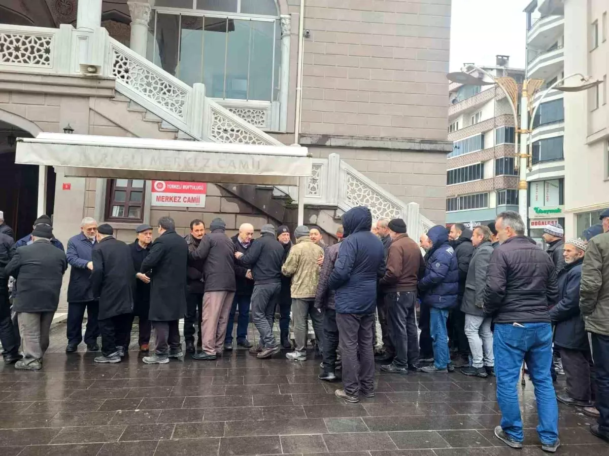 Umre Yolcuları Dualarla Uğurlandı