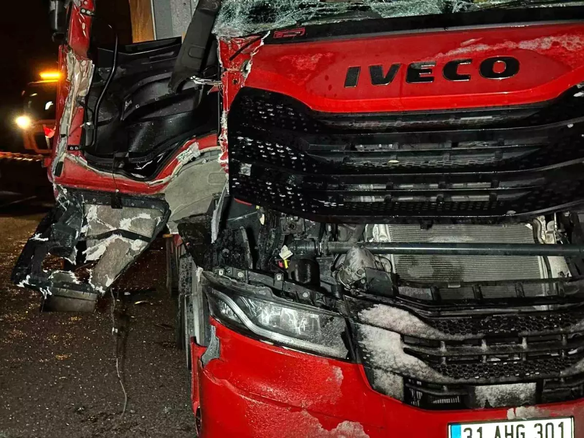 Uşak\'ta Tır Kazası: 1 Yaralı