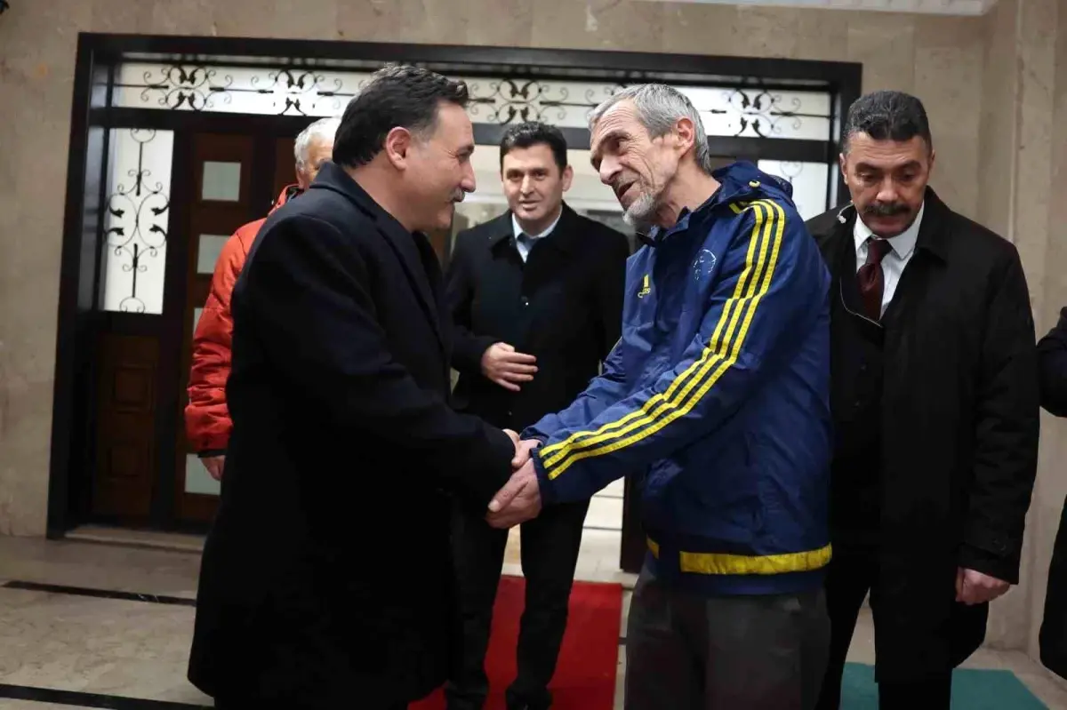 Vali Çiçek, Kayseri\'de Ev Ziyaretleri Gerçekleştirdi