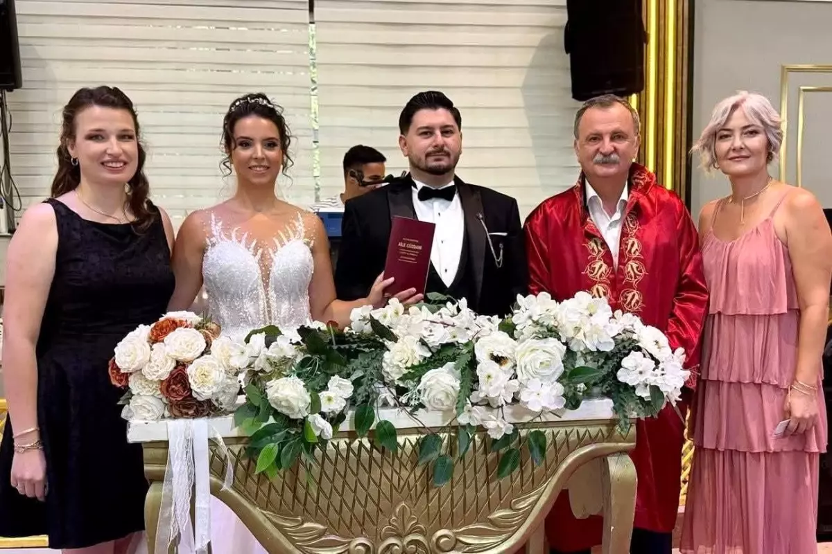 Yunusemre\'de 2025 yılında bin 464 çift dünyaevine girdi