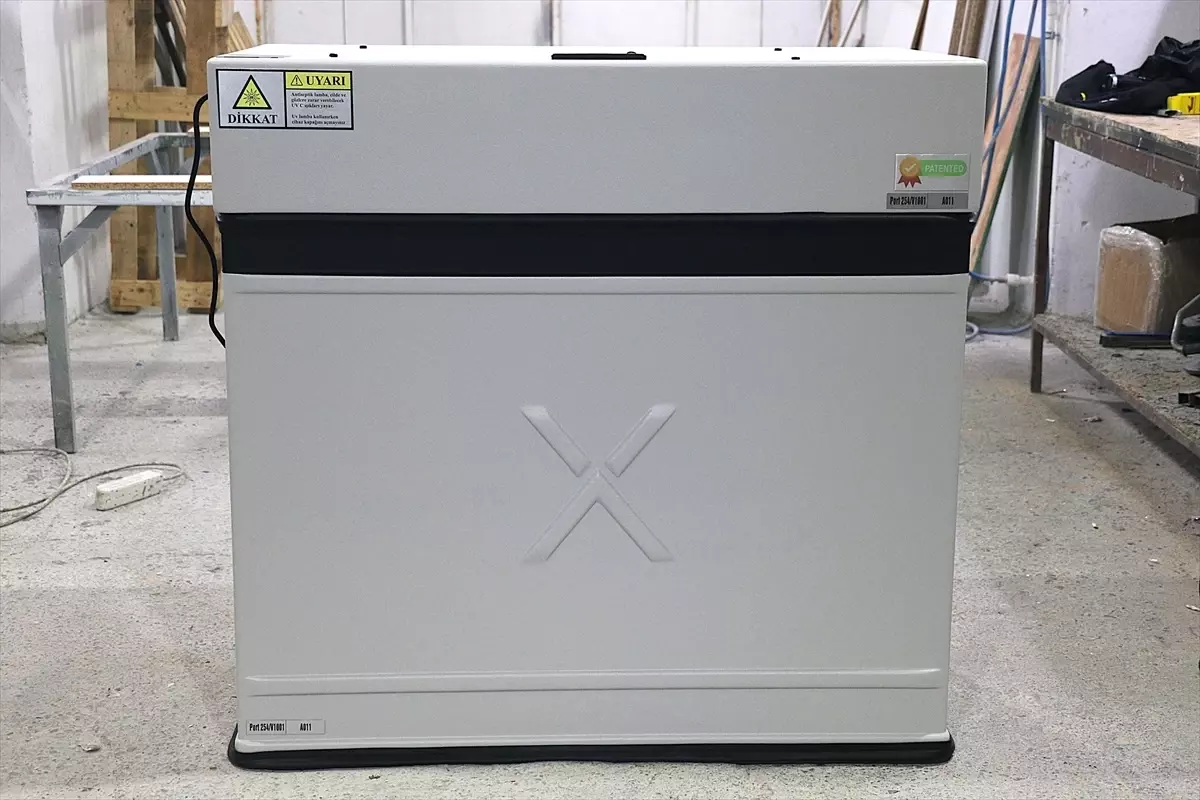 Emekli Doktordan Taşınabilir Dezenfeksiyon Kabini