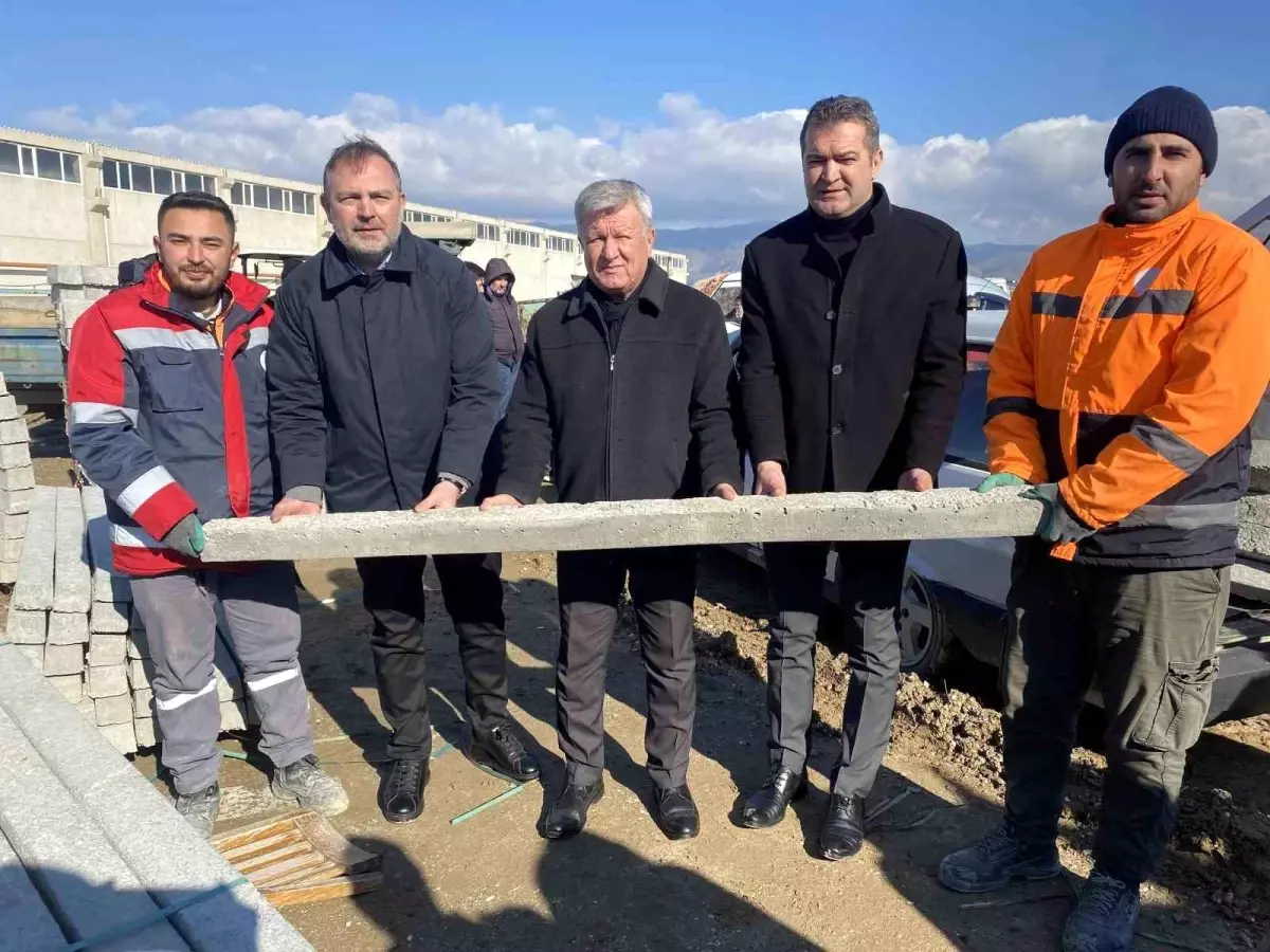 Alaşehir\'de 350 üreticiye 3 bin 500 bağ direği hibesi