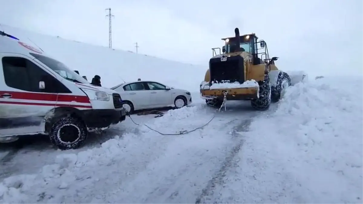Ambulans kara saplandı