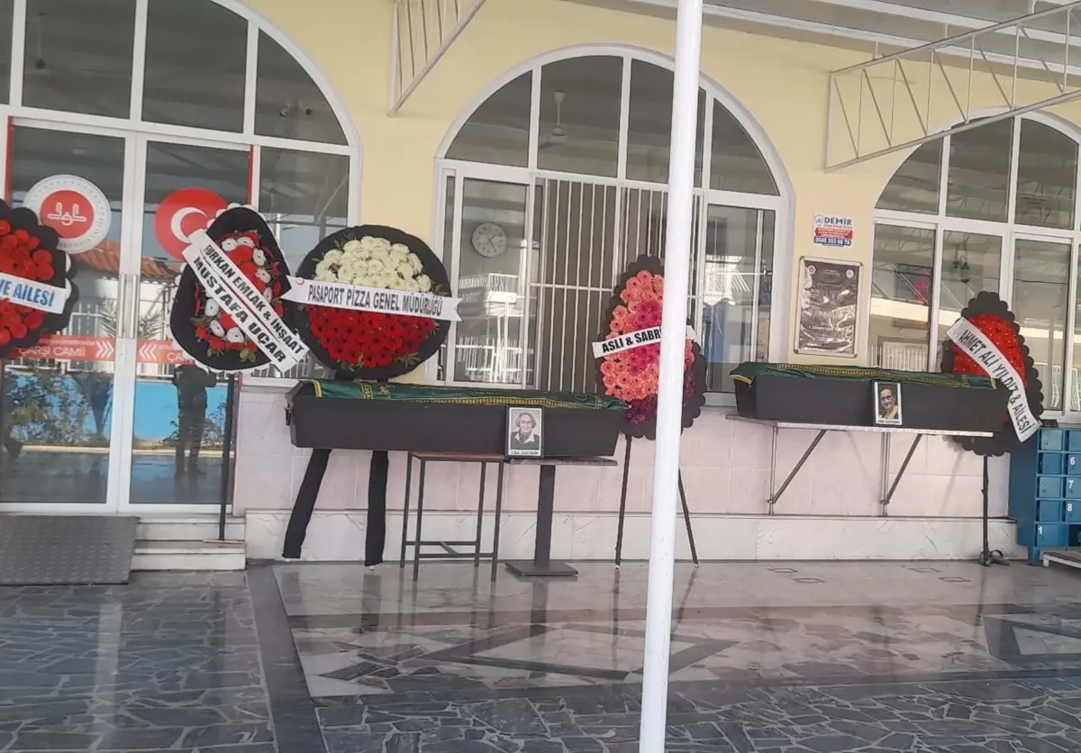 Dikili\'de Anne-Kız Doğal Gaz Zehirlenmesinden Öldü