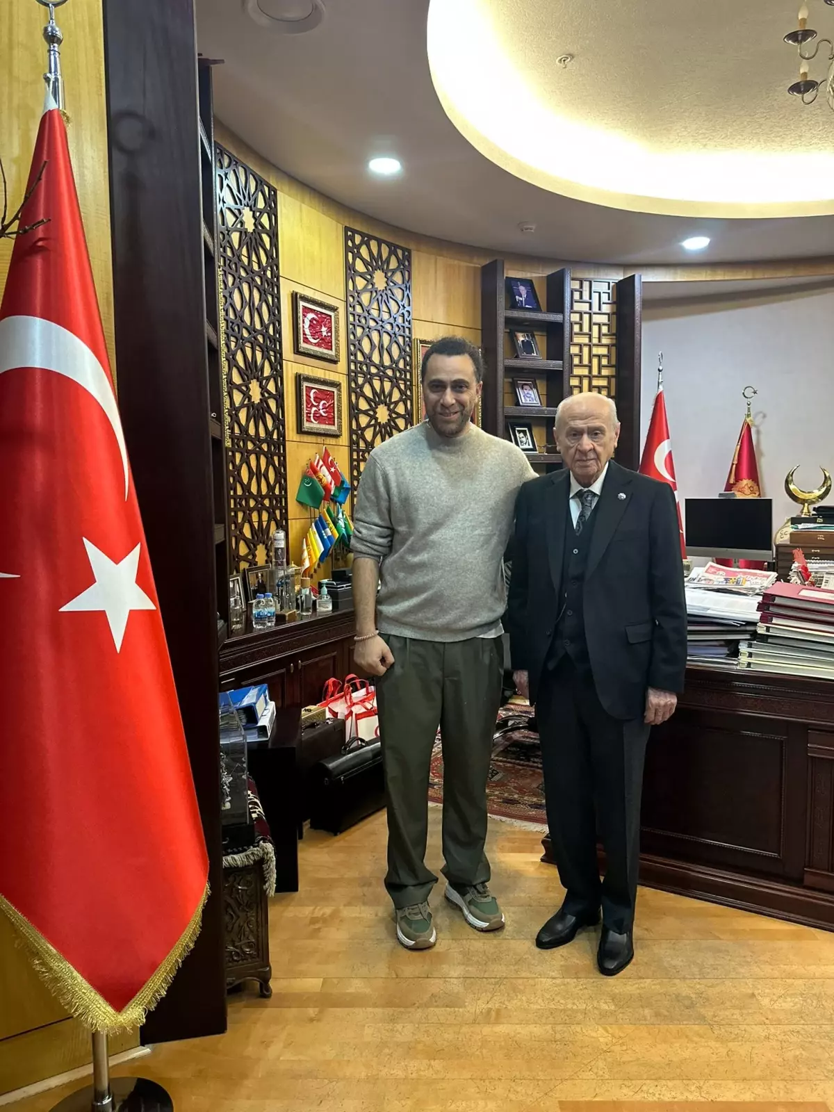 Bahçeli, Ressam Ersan Kay\'ı Ağırladı