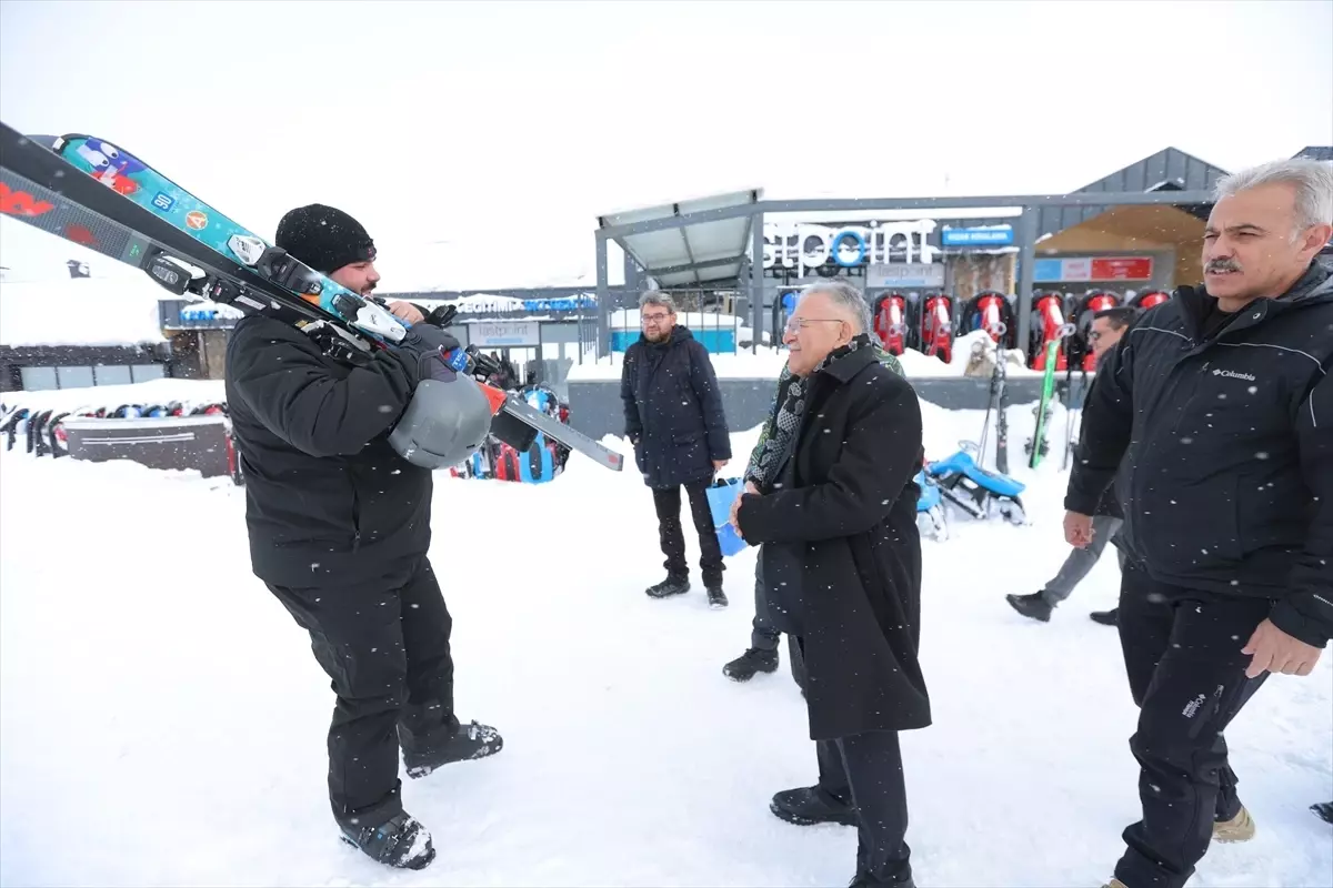 Büyükkılıç Erciyes\'te Kayakseverlerle Buluştu