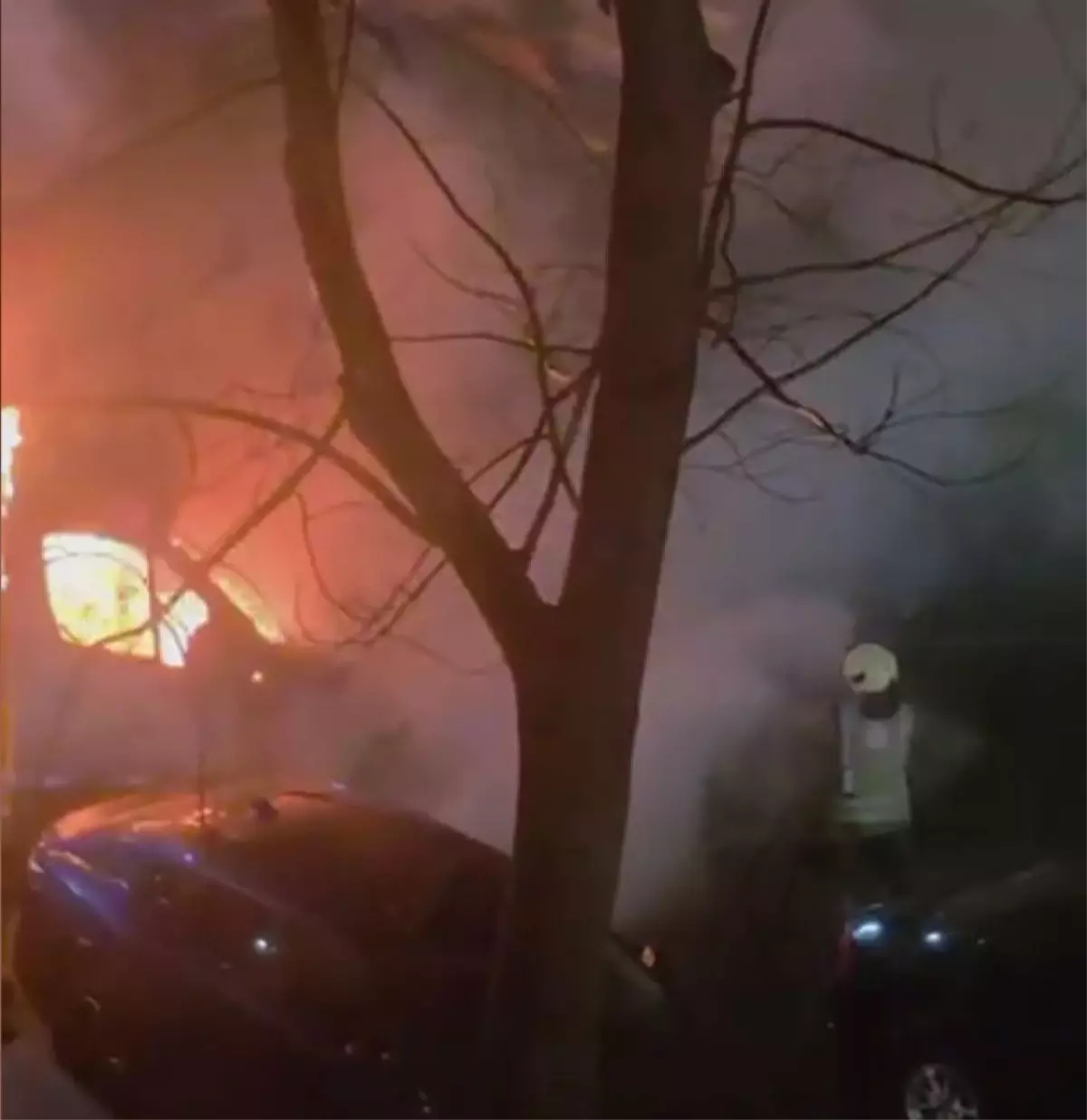 Beylikdüzü\'nde Öğrenci Servisinde Yangın