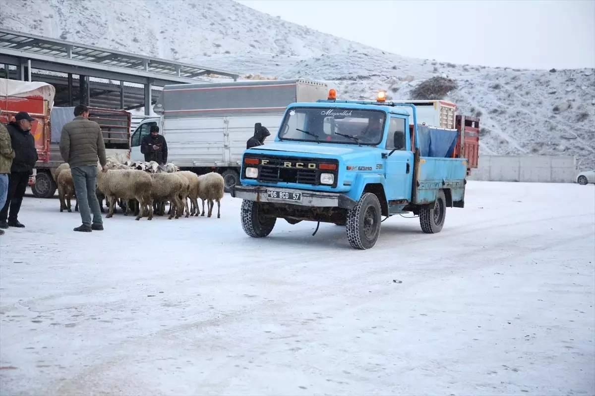 Beypazarı\'nda Karla Mücadele İleri Düzeyde