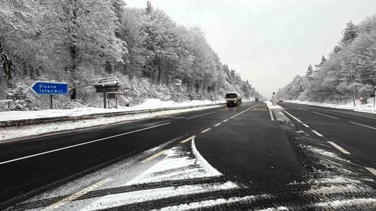 Bolu Dağı\'nda Kar Yağışı Devam Ediyor