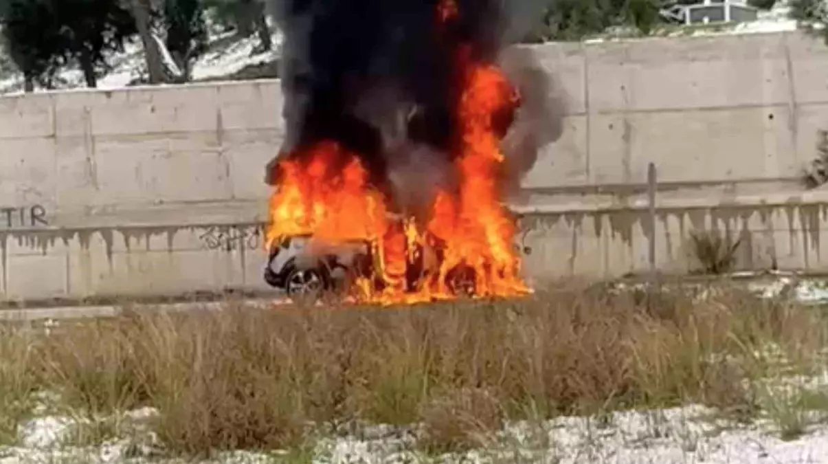 Bursa\'da Otomobil Yangını