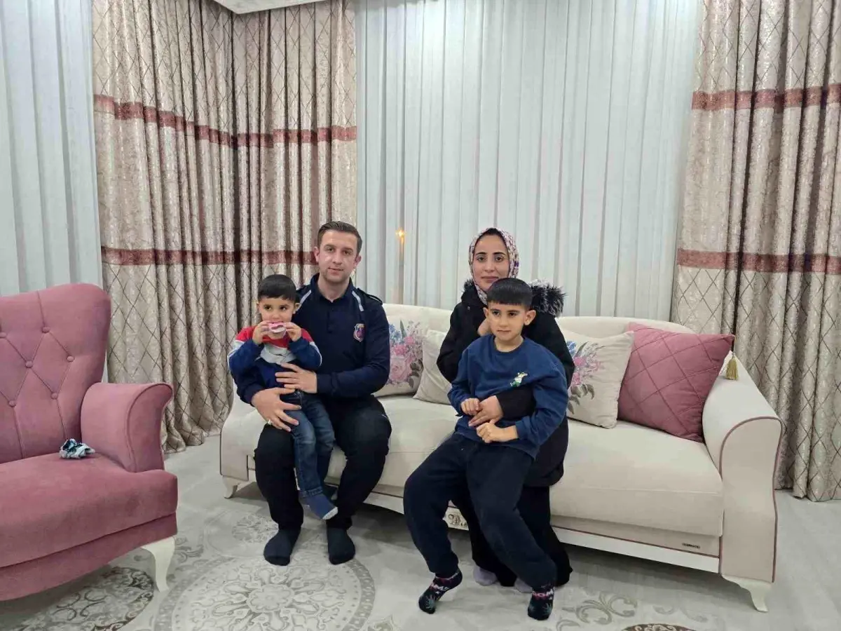 Kahramanmaraş\'ta Anneyi ve Çocuklarını Kurtaran Cezaevi Personeline Teşekkür