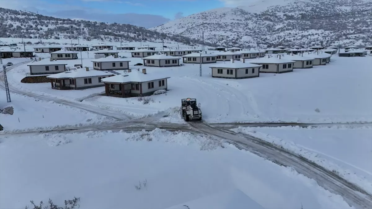 Doğanşehir\'de Karla Mücadele Sürekli Devam Ediyor