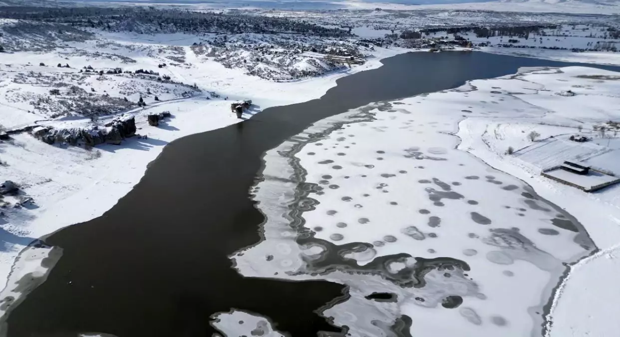 Emre Gölü Dondu, Tarihi Manzaralar Ortaya Çıktı