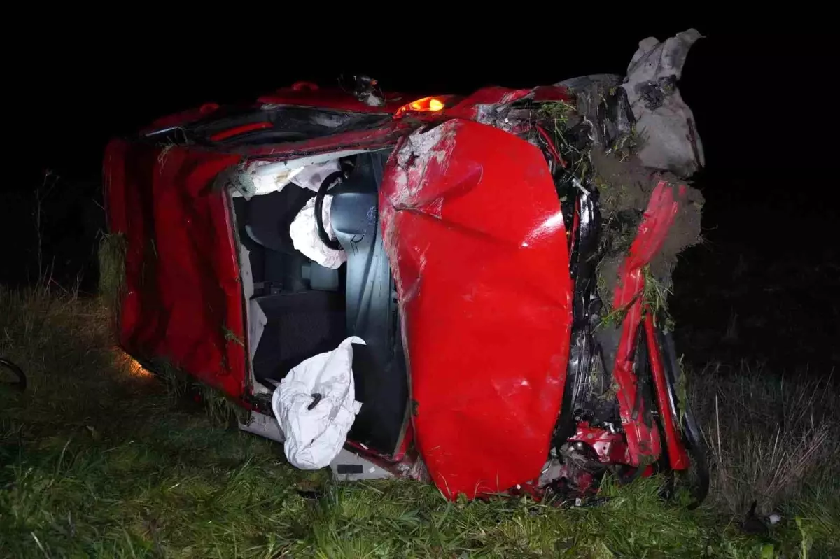 Edirne\'de Takla Atan Otomobilde 2 Yaralı