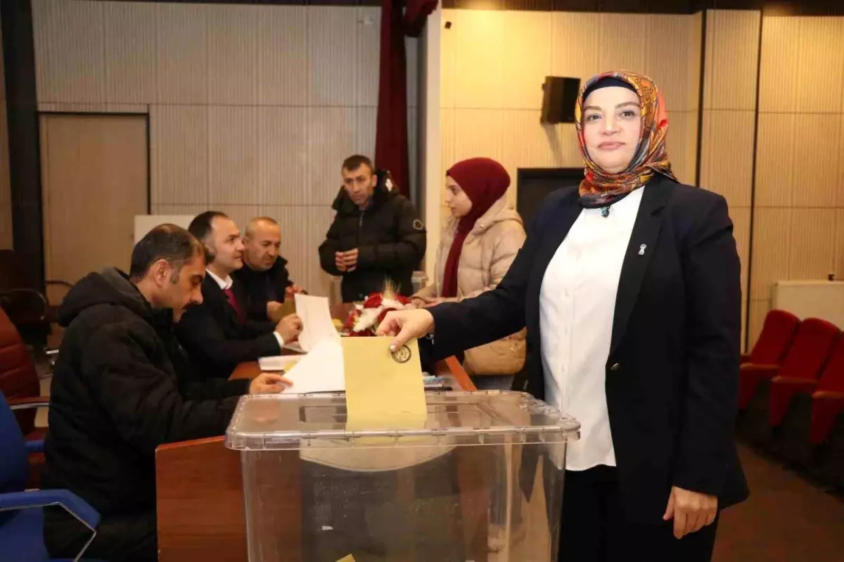 Oltu Esnaf Odası\'nda Başkan Musaoğlu Güven Tazeledi