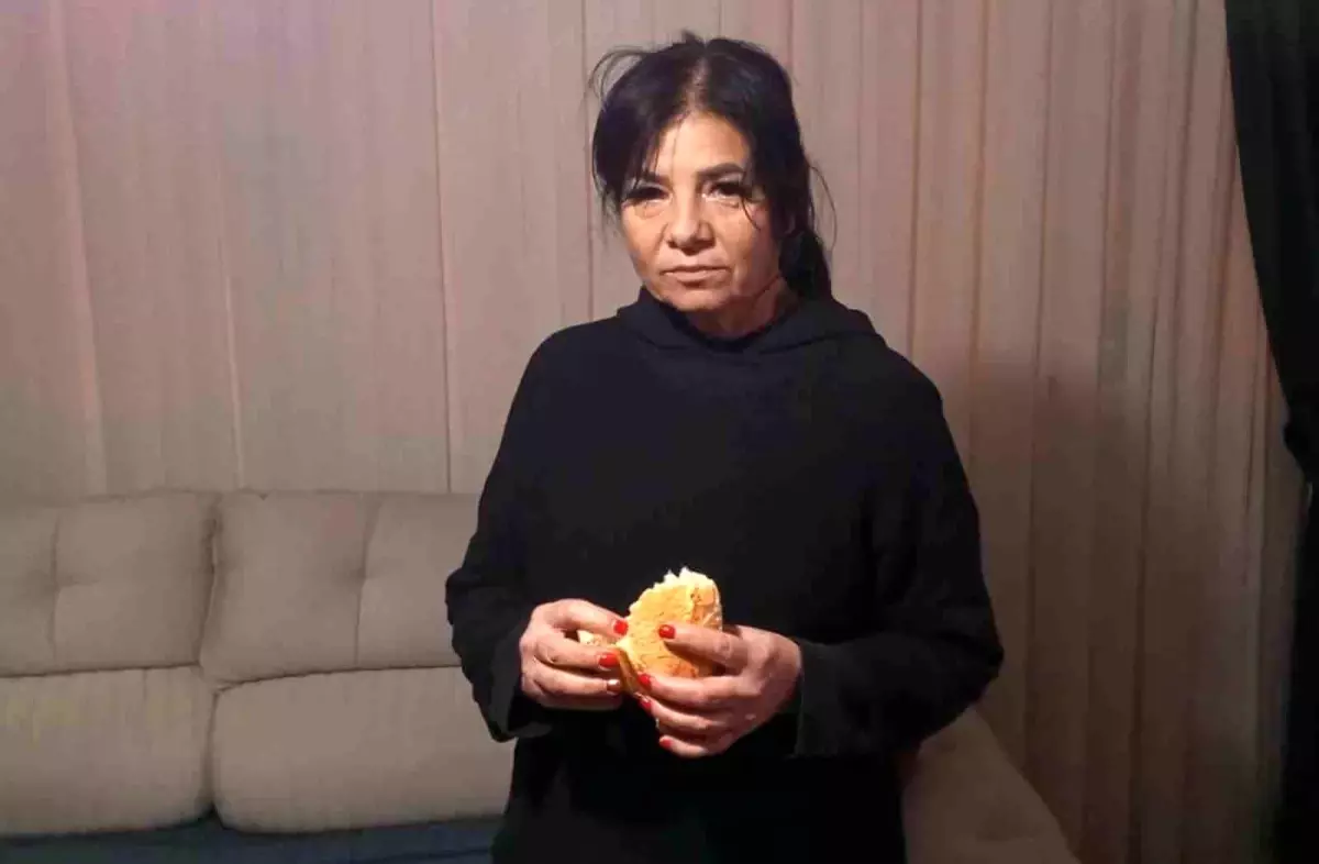 İzmir\'de Ekmeğin İçinden Vida Çıktı