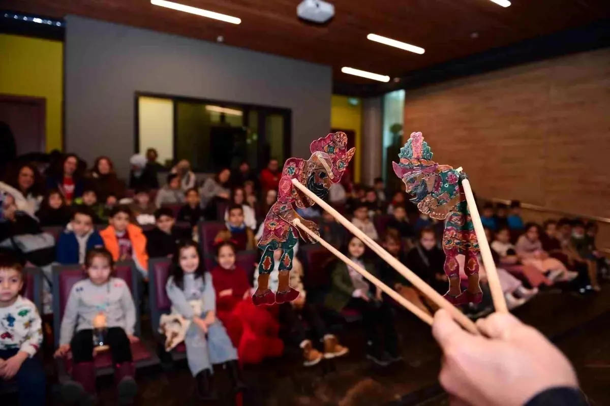 Geleneksel Karagöz Oyunu Osmangazi\'de Çocuklarla Hayat Buldu