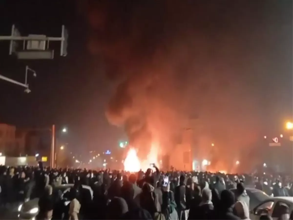 İran\'daki Gösterilerde Ölü Sayısı 2,550\'ye Yükseldi