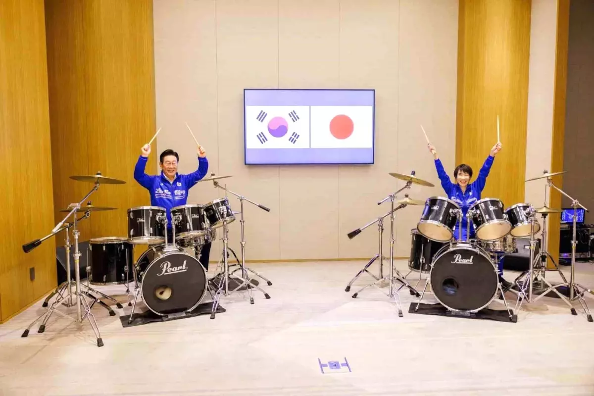 Takaichi ve Lee\'den Renkli Diplomasi