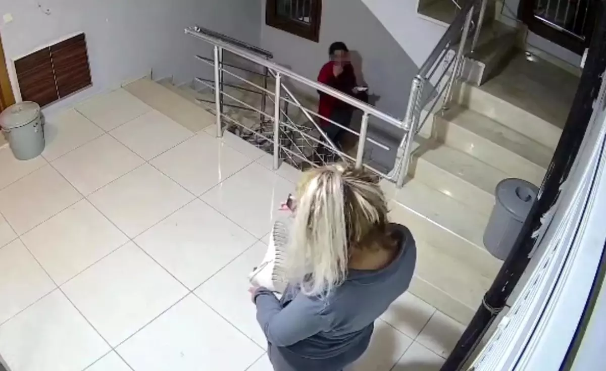 Adana\'da Ayakkabı Hırsızlığı Kamerada