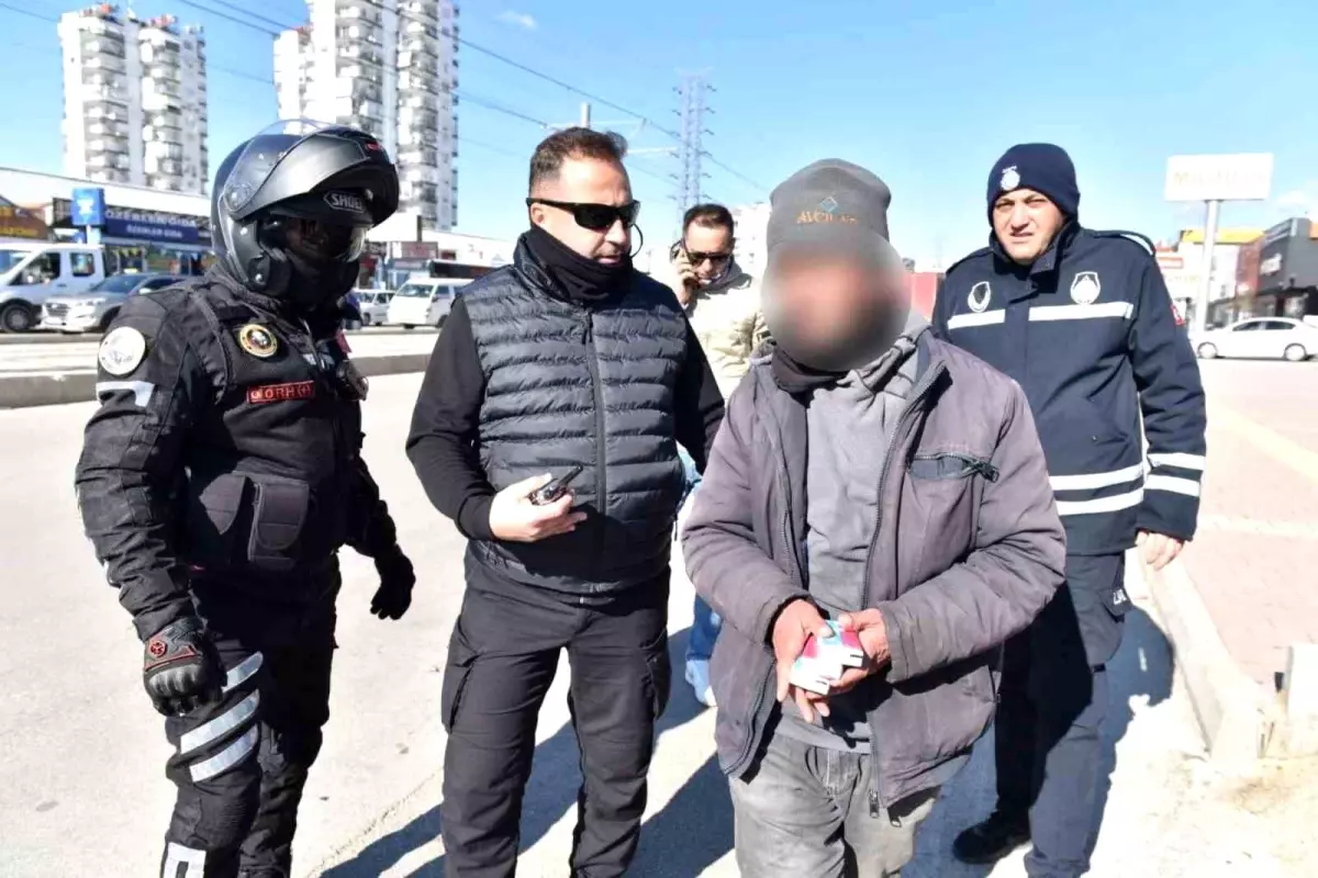 Kepez\'de seyyar satıcı ve dilencilere operasyon