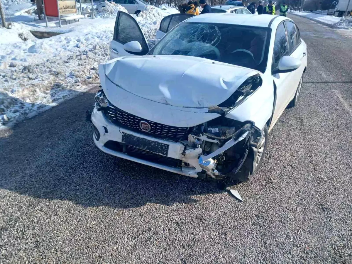 Malatya\'da Trafik Kazası: 3 Yaralı