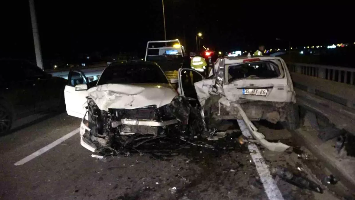 Manavgat\'ta köprülü kavşakta zincirleme kaza: 2 yaralı