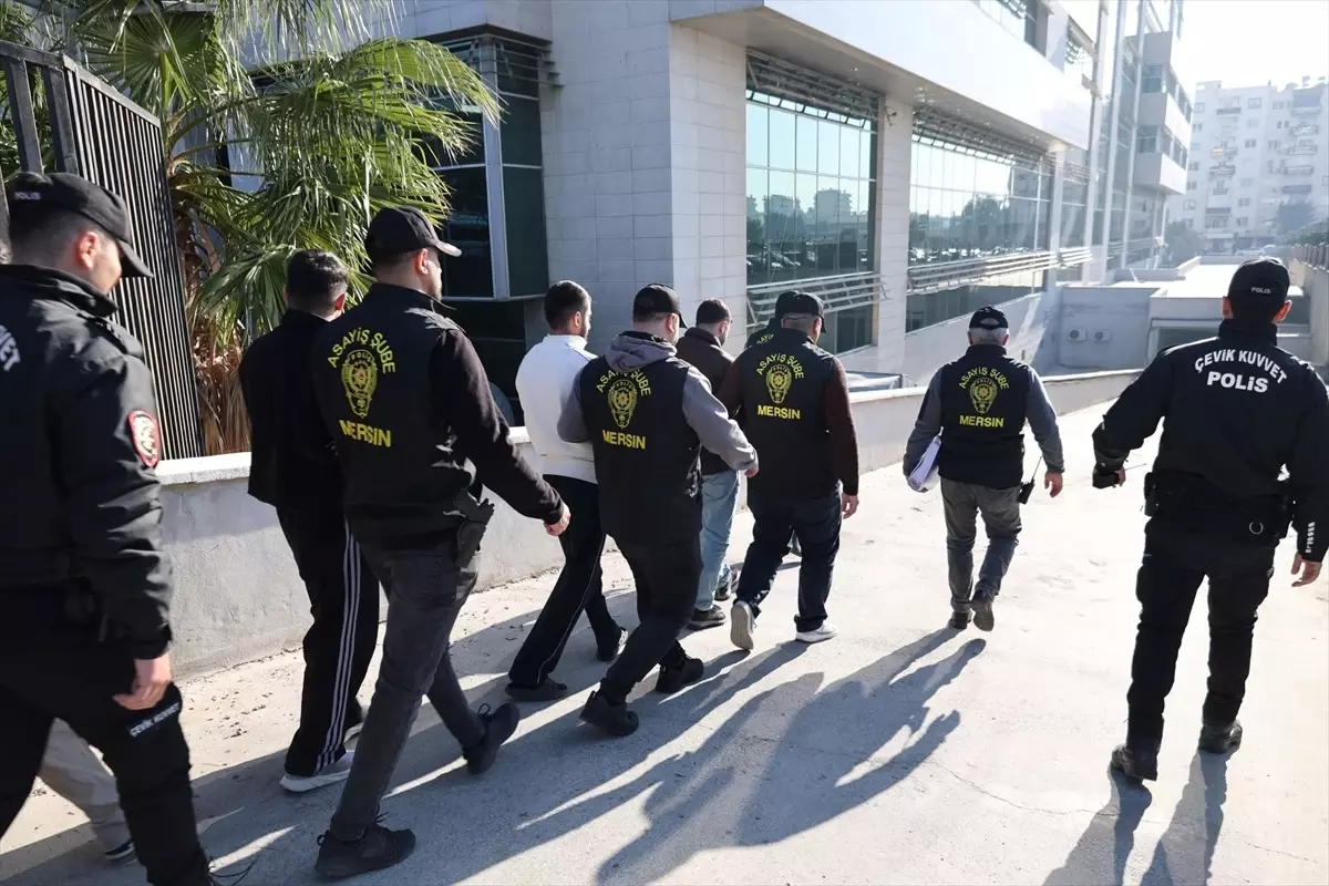 Mersin\'de Dolandırıcılık Operasyonu: 10 Tutuklama