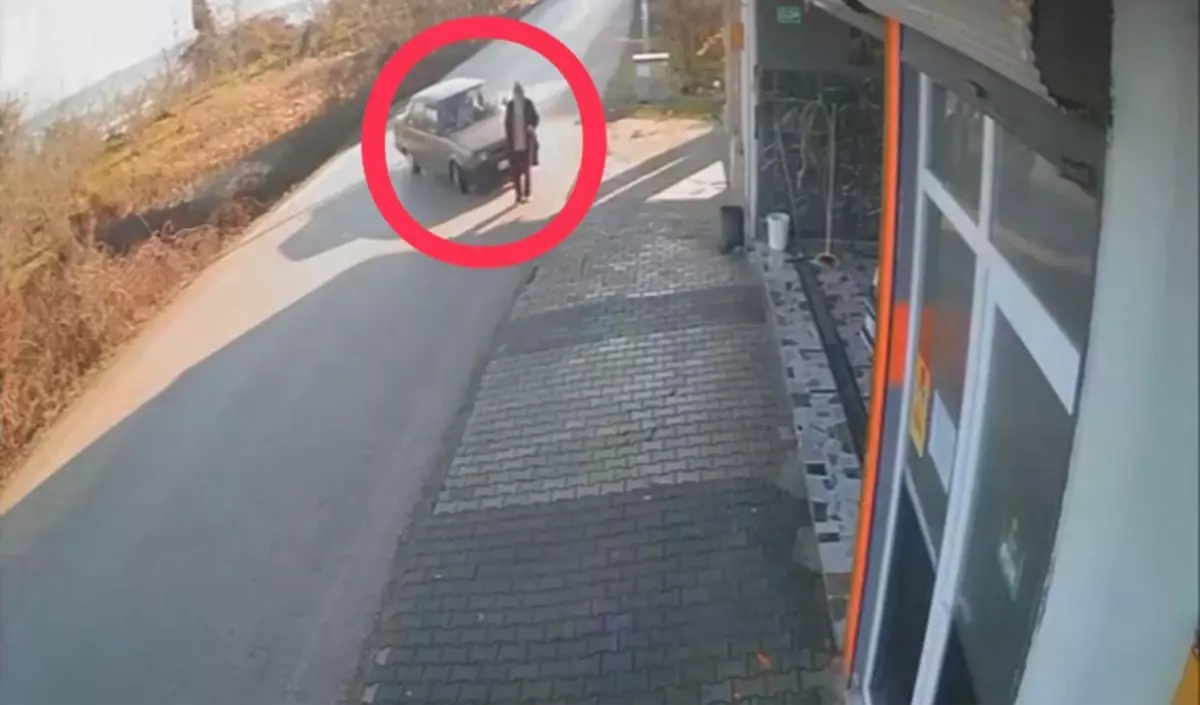 Ünye\'de otomobilin çarptığı kişi havaya savruldu